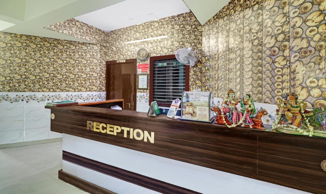 Hotel Pragati Palace Матхура Экстерьер фото